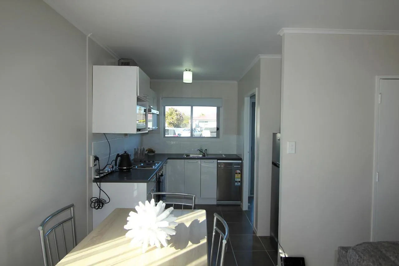 Rose Apartments Central Rotorua- Accommodation & Private Spa 0*, Rotorua